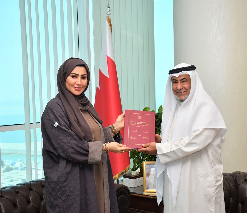 وزير شؤون مجلسي الشورى والنواب يستقبل الدكتورة نعيمة الكعبي